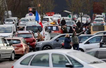 Παρίσι: Χιλιάδες αστυνομικοί ενόψει της άφιξης των «Κονβόι της Ελευθερίας»- Έκκληση Μακρόν για ηρεμία