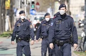 Φρίκη στο Ιράν: Aποκεφάλισε την 17χρονη γυναίκα του και περιφερόταν με το κεφάλι της στο χέρι