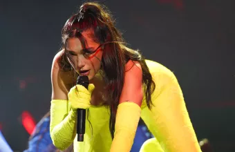 Μουντιάλ 2022: Πώς ο πατέρας της Ντούα Λίπα προσπάθησε να οργανώσει εν αγνοία της εμφάνισή της στην τελετή έναρξης του Παγκοσμίου Κυπέλλου