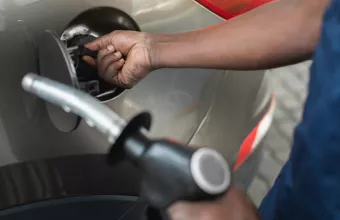 Fuel Pass 2: Οχτώ στους δέκα προτιμούν τα λεφτά στην τράπεζα