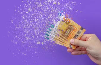 Ο πληθωρισμός εξανεμίζει τα λεφτά 