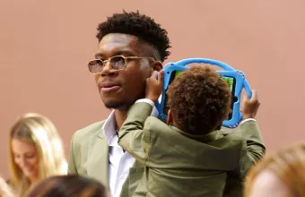 Γιαννης Αντετοκούνμπο και υιός