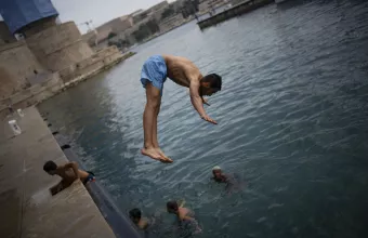 Πρωτόγνωρος καύσωνας που πλήττει τη Γαλλία 