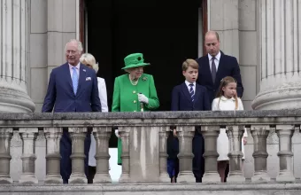 Εμφάνιση-έκπληξη της βασίλισσας Ελισάβετ την τελευταία μέρα των εορτασμών για του Ιωβηλαίου