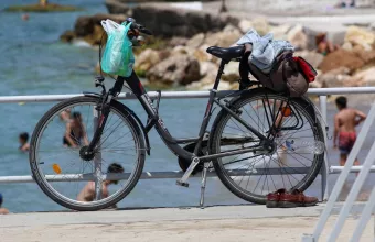 Ποδήλατο στην παραλία.