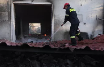 Στις φλόγες τυλίχθηκαν αρκετά σπίτια
