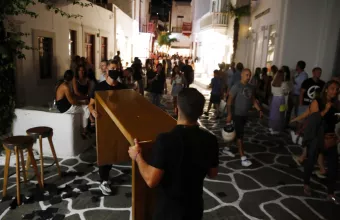 Τουρίστες σε νησί