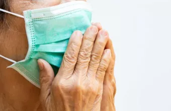 Τέταρτη δόση: Έξτρα προστασία έναντι της Όμικρον στους ηλικιωμένους 