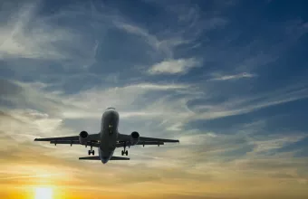 Αεροσκάφος σε ηλιοβασίλεμα