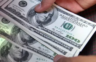 Οι Αμερικανοί περιορίζουν τις αγορές τους λόγω πληθωρισμού