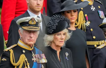 Βασιλιάς Κάρολος - Πρίγκιπας Χάρι - Μέγκαν 