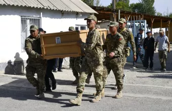 Κιργιστάν: Τους 36 οι νεκροί από τις συγκρούσεις με το Τατζικιστάν 