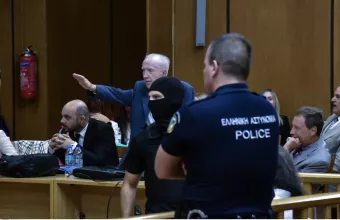 Ο Κώστας Πλεύρης χαιρετά ναζιστικά