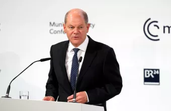 Σολτς: Λάθος και επικίνδυνη η άρνηση της δημοκρατικής νομιμοποίησης Ζελένσκι