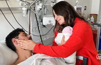 : Βγήκε από τα συντρίμμια μετά από 11 ημέρες & συνάντησε τη νεογέννητη κόρη του 