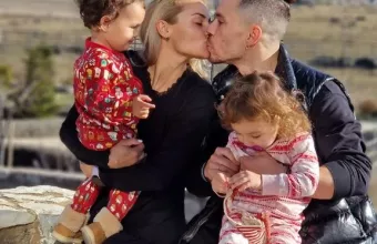 H Βασιλική Μιλλούση με την οικογένειά της