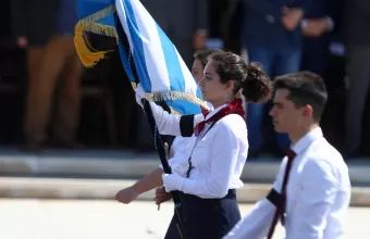 Με συννεφιά και βροχές οι παρελάσεις της 25ης Μαρτίου