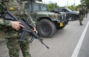 Κολομβία: Ο στρατός σκοτώνει 15 αντάρτες ομάδας αποκλεισμένης από τις ειρηνευτικές διαπραγματεύσεις 