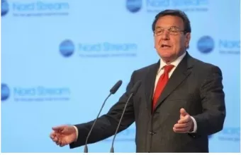 Αντιδράσεις με την παρουσία του Γκέρχαρντ Σρέντερ στη ρωσική πρεσβεία για την επέτειο λήξης του Β' Παγκοσμίου Πολέμου