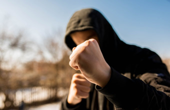 Ωρωπός: Συμπλοκή μεταξύ δύο 15χρονων για μπουφάν – Ο ένας έβγαλε μαχαίρι