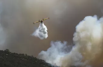 Πύρινος κλοιός στην Αττική: Μαίνονται οι πυρκαγιές σε Φυλή και Ασπρόπυργο