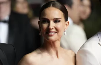 Ο Τζον Κρασίνσκι και η Νάταλι Πόρτμαν στο "Fountain of Youth" του Γκάι Ρίτσι