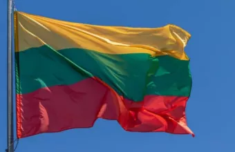 Σημαία Λιθουανίας κυματίζει