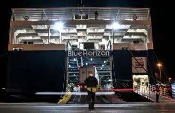 Σε σοκ ο αδελφός του 36χρονου που το πλήρωμα πλοίου έριξε στο λιμάνι του Πειραιά: «Αυτό είναι έγκλημα, είναι δολοφονία»