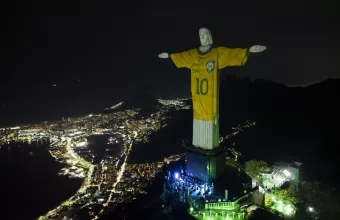 φόρο τιμής στον Πελέ