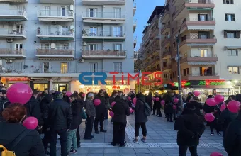 Θεσσαλονίκη: H πλατεία Ναυαρίνου ντύνεται στα «ροζ»