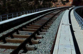 Διακοπή κυκλοφορίας μεταξύ ΣΚΑ- Αφιδνών- Έπεσε δέντρο σε γραμμές 