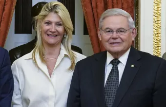 Γιατί η σχέση Μενέντεζ με την συζυγό του, πυροδότησε ολόκληρη αστυνομική έρευνα