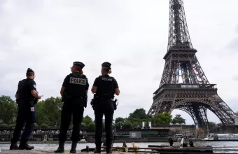 Ανησυχία στη Γαλλία: Οι ακροδεξιοί ετοιμάζονται για επιθέσεις το βράδυ – 30.000 αστυνομικοί στους δρόμους