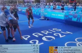 Ολυμπιακοί Αγώνες 2024: Τριαθλητής κάνει εμετό αφού κολύμπησε στον Σηκουάνα