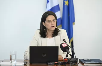 Διαμάχη στη Βουλή για το νομοσχέδιο αυξήσεων κατώτατων μισθών 2025-2027