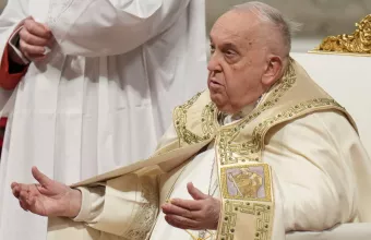 «Σταθερή η κατάσταση του Φραγκίσκου» μετά την αναπνευστική κρίση