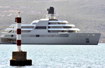 Πώς ο Αμπράμοβιτς απέφευγε φόρους για το κόστος λειτουργίας των superyachts του