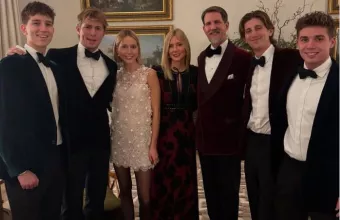 Ντε Γκρές: Η πρώτη οικογενειακή φωτογραφία του Παύλου με το νέο επίθετο 