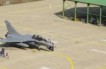 Μακρόν: Ο στρατός θα αυξήσει και θα επιταχύνει παραγγελίες του Rafale