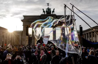 Γερμανία: Διαδηλώσεις κατά της ακροδεξιάς στο Αμβούργο - Πορεία νεοναζί στο Βερολίνο