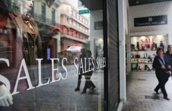 Βιτρίνα καταστήματος εκπτώσεων