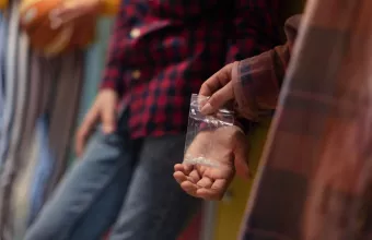 Έφηβοι με ναρκωτικά σχολείο