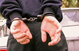 Σύλληψη με χειροπέδες