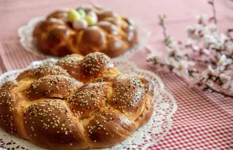 Πασχαλινά ζυμώματα: Τι και πότε ξεφουρνίζει όλη η Ελλάδα