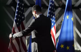 ΕΕ: «Βαθιά λύπη» για την αύξηση των δασμών στον χάλυβα από τις ΗΠΑ