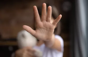 Χέρι παιδιού μπροστά