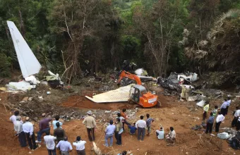 Αεροπορική τραγωδία στην Ινδία: Βρέθηκε το ένα μαύρο κουτί του Boeing 787