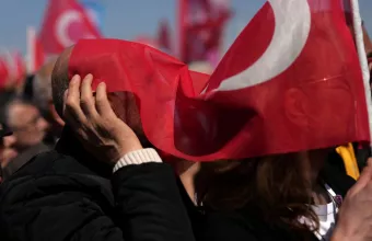 Διαδήλωση με τουρκική σημαία