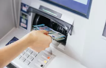 Πώς διαμορφώνεται το τοπίο στις χρεώσεις των τραπεζών