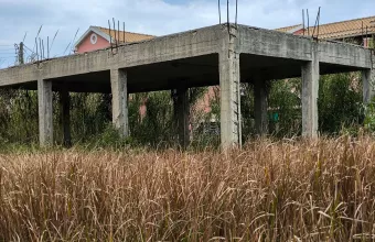 Κατακόρυφη πτώση στην οικοδομική δραστηριότητα: Ένα βήμα πιο κοντά στην κατάρρευση